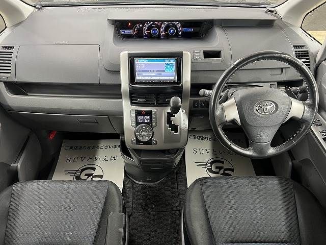 Toyota VOXY 2008-11 181198-1