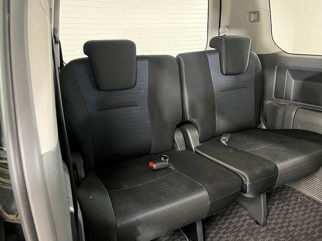 Toyota VOXY 2008-11 181198-6
