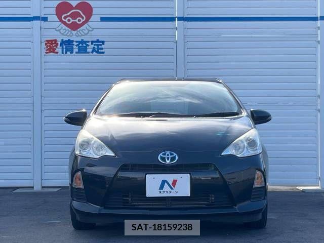 Toyota AQUA 2013-11 389338-14