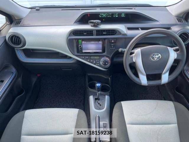 Toyota AQUA 2013-11 389338-1