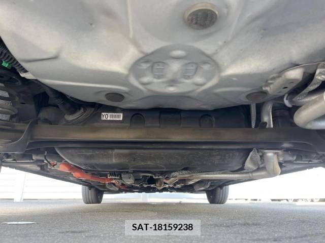 Toyota AQUA 2013-11 389338-19
