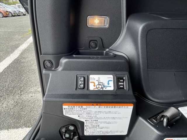 Toyota SIENTA 2017-09 9585-4