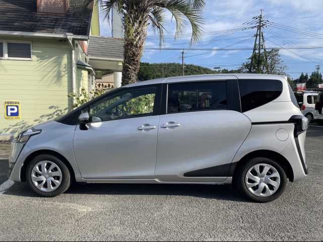 Toyota SIENTA 2017-09 9585-10