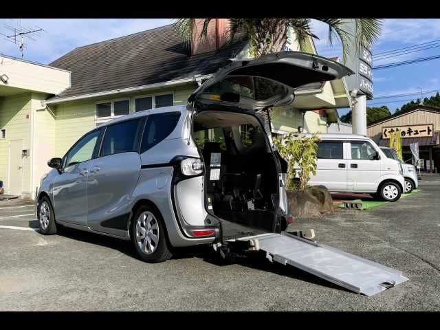 Toyota SIENTA 2017-09 9585-0