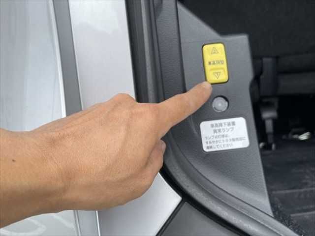 Toyota SIENTA 2017-09 9585-3