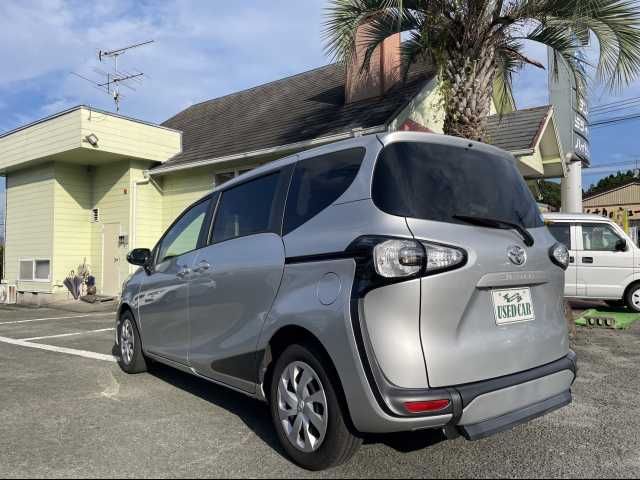 Toyota SIENTA 2017-09 9585-9