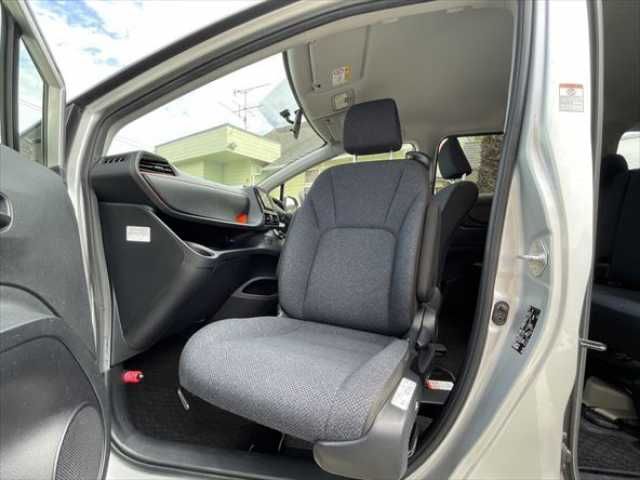 Toyota SIENTA 2017-09 9585-5