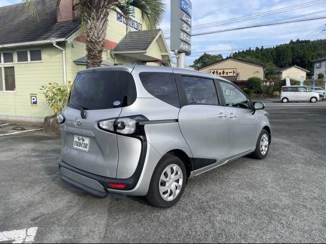 Toyota SIENTA 2017-09 9585-8