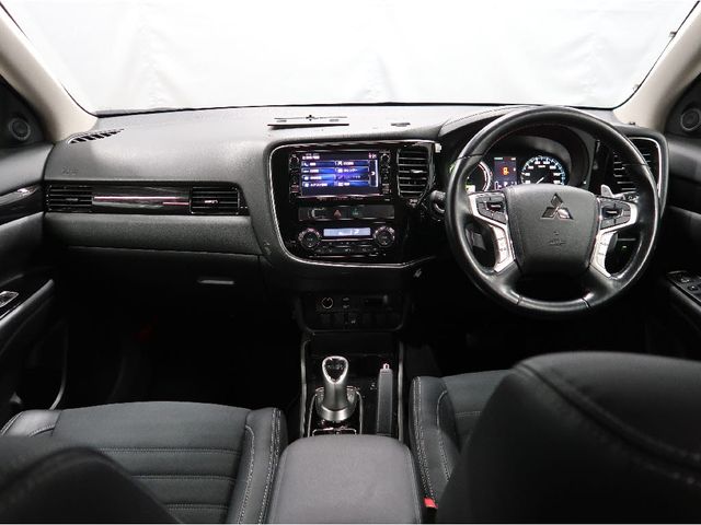 Mitsubishi OUTLANDER PHEV 2016-01 16920-2