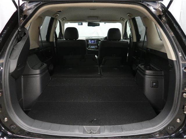 Mitsubishi OUTLANDER PHEV 2016-01 16920-23