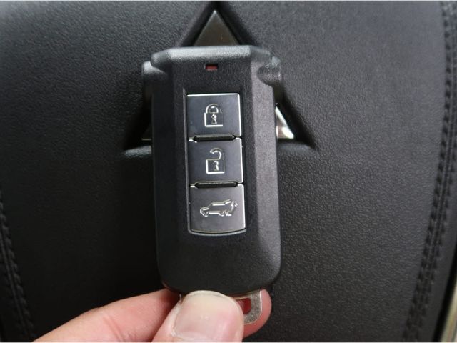 Mitsubishi OUTLANDER PHEV 2016-01 16920-13