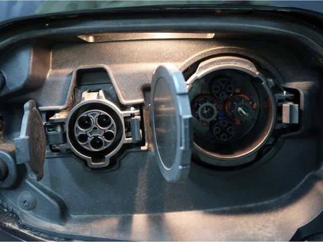 Mitsubishi OUTLANDER PHEV 2016-01 16920-17