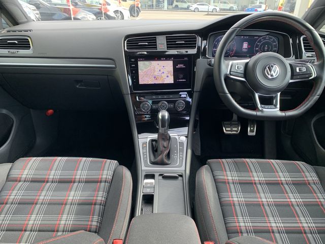 VolksWagen GOLF GTI 2017-07 12379-1