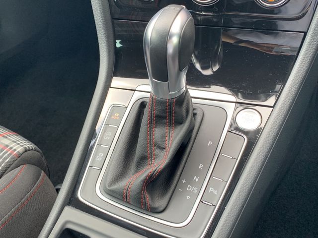 VolksWagen GOLF GTI 2017-07 12379-20