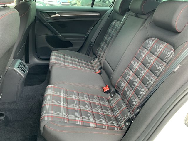 VolksWagen GOLF GTI 2017-07 12379-27