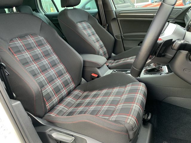 VolksWagen GOLF GTI 2017-07 12379-24