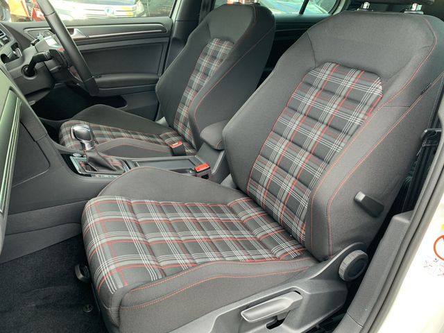 VolksWagen GOLF GTI 2017-07 12379-26