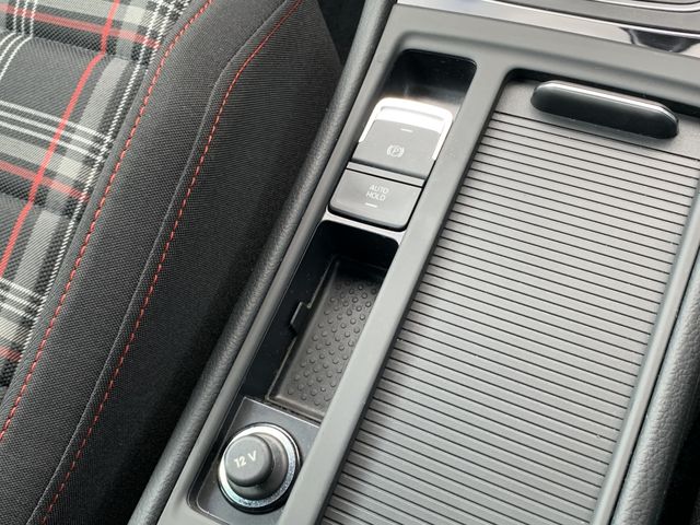 VolksWagen GOLF GTI 2017-07 12379-21