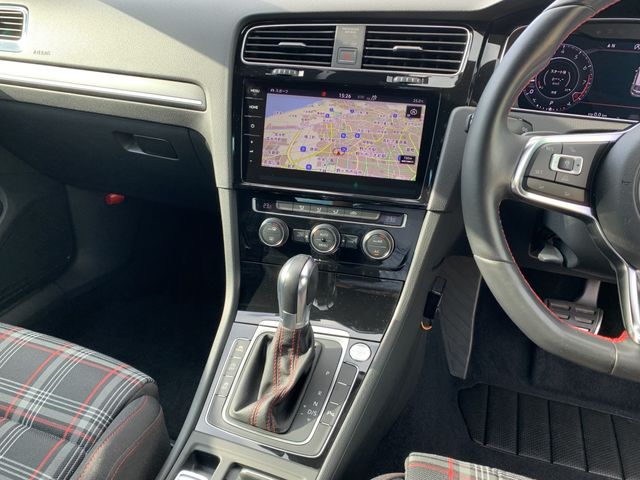VolksWagen GOLF GTI 2017-07 12379-18