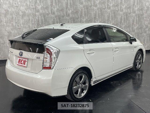 Toyota PRIUS 2013-07 207180-2