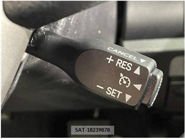 Toyota VOXY 2021-02 331917-8