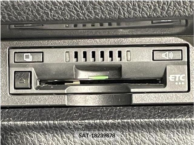 Toyota VOXY 2021-02 331917-18