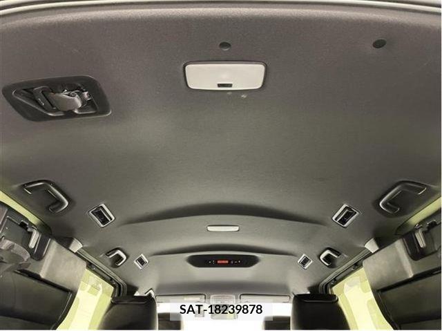 Toyota VOXY 2021-02 331917-16
