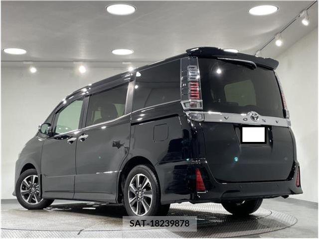 Toyota VOXY 2021-02 331917-1