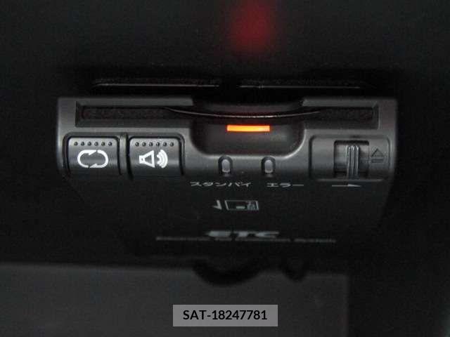Nissan NOTE 2018-03 305425-12