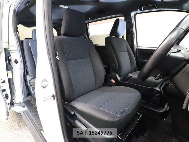 Toyota NOAH 2018-10 392821-3
