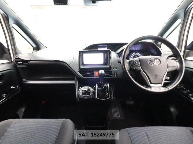 Toyota NOAH 2018-10 392821-2