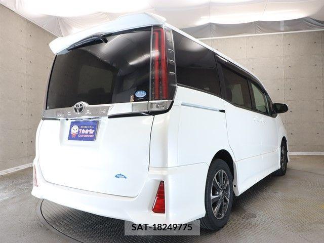 Toyota NOAH 2018-10 392821-1