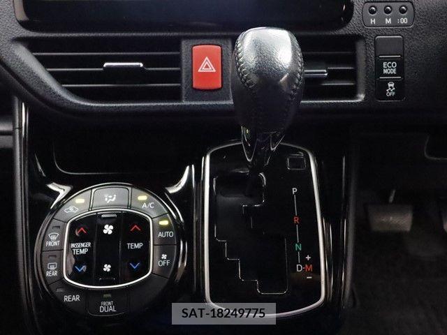 Toyota NOAH 2018-10 392821-12