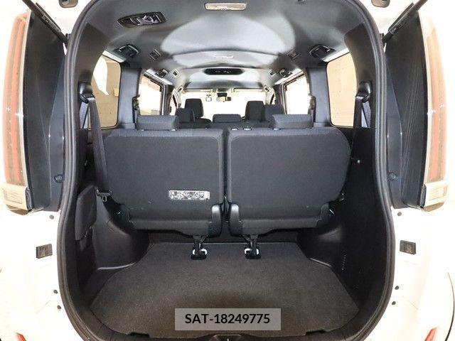 Toyota NOAH 2018-10 392821-9