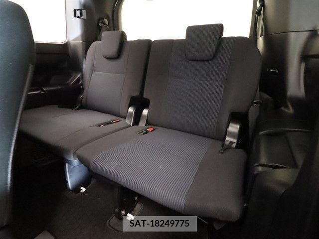 Toyota NOAH 2018-10 392821-8