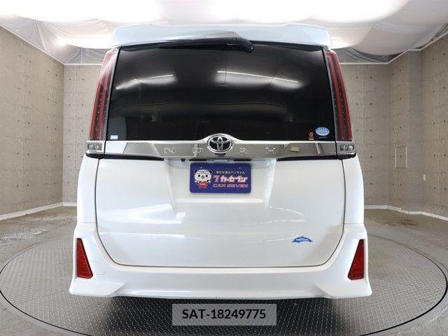 Toyota NOAH 2018-10 392821-23