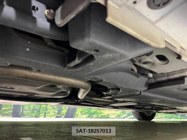 Toyota PRIUS 2019-10 322435-19