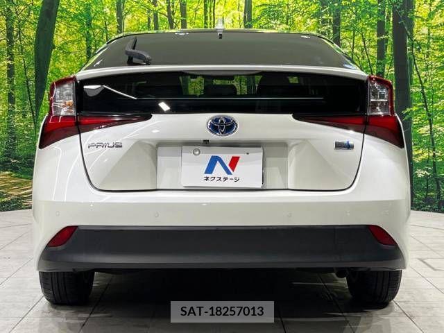 Toyota PRIUS 2019-10 322435-14
