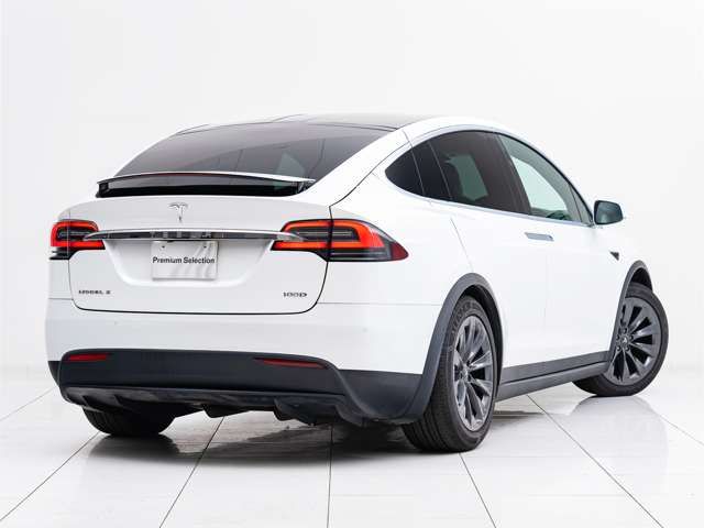 Tesla MODEL X 2018-04 24279-12