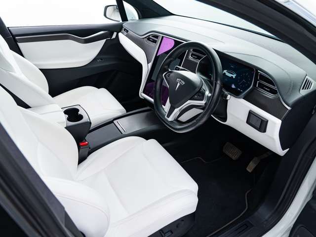 Tesla MODEL X 2018-04 24279-18
