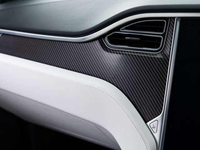 Tesla MODEL X 2018-04 24279-6
