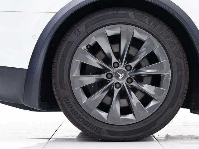 Tesla MODEL X 2018-04 24279-14