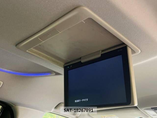 Toyota VELLFIRE 2018-05 299429-2