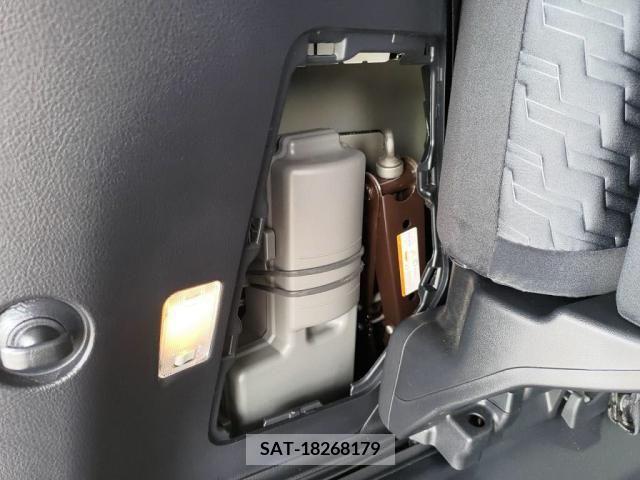 Toyota ALPHARD 2016-10 395533-27
