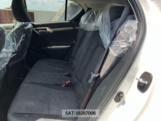 Lexus CT 2021-06 353930-23