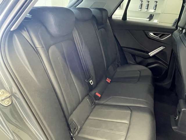 Audi Q2 2018-02 22673-17