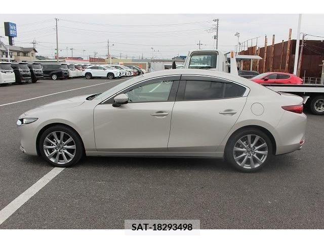 Mazda MAZDA3 2022-03 213411-6