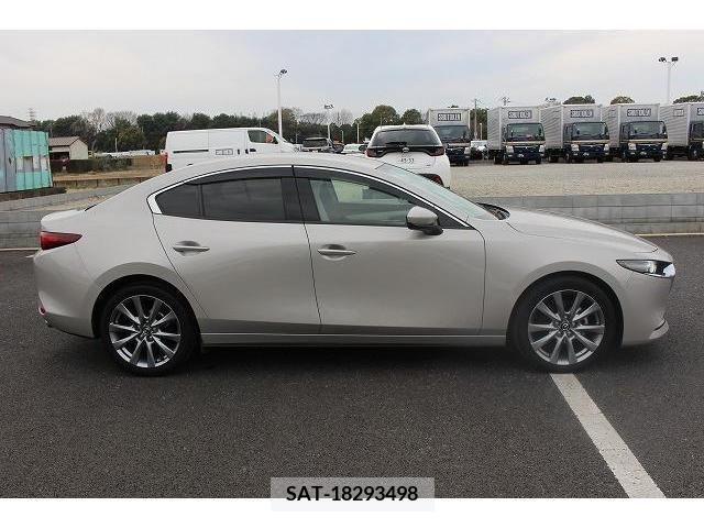 Mazda MAZDA3 2022-03 213411-8
