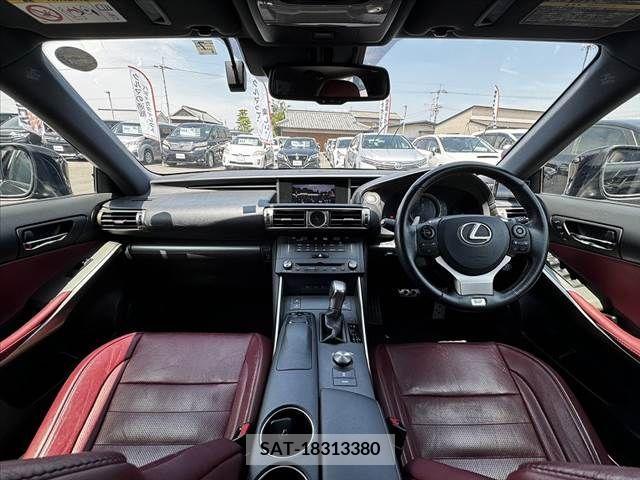 Lexus IS 2015-07 275427-1
