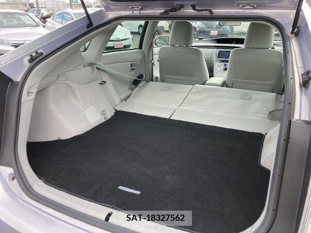 Toyota PRIUS 2013-02 215157-17